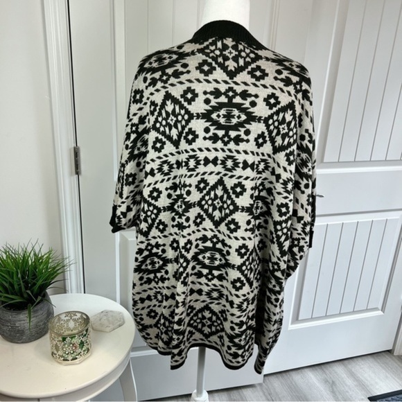 Altar'd State open front cardigan sweater women size S/M Aztec print black white - Picture 6 of 8